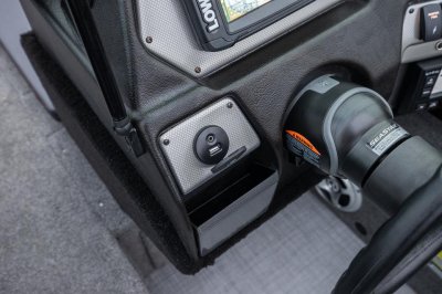 Alumacraft Competitor FSX - USB Port