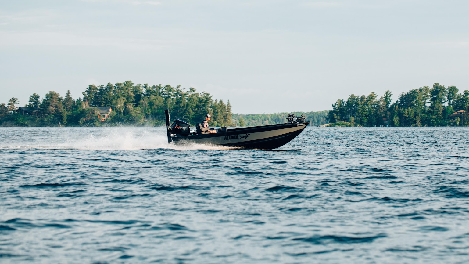 Jay Siemens bass fishing from his Alumacraft Competitor Tiller on lake